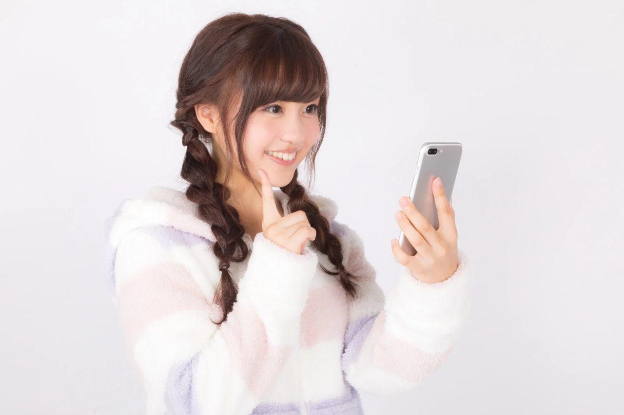 自信を持って女性と話す未来の男性のイメージ