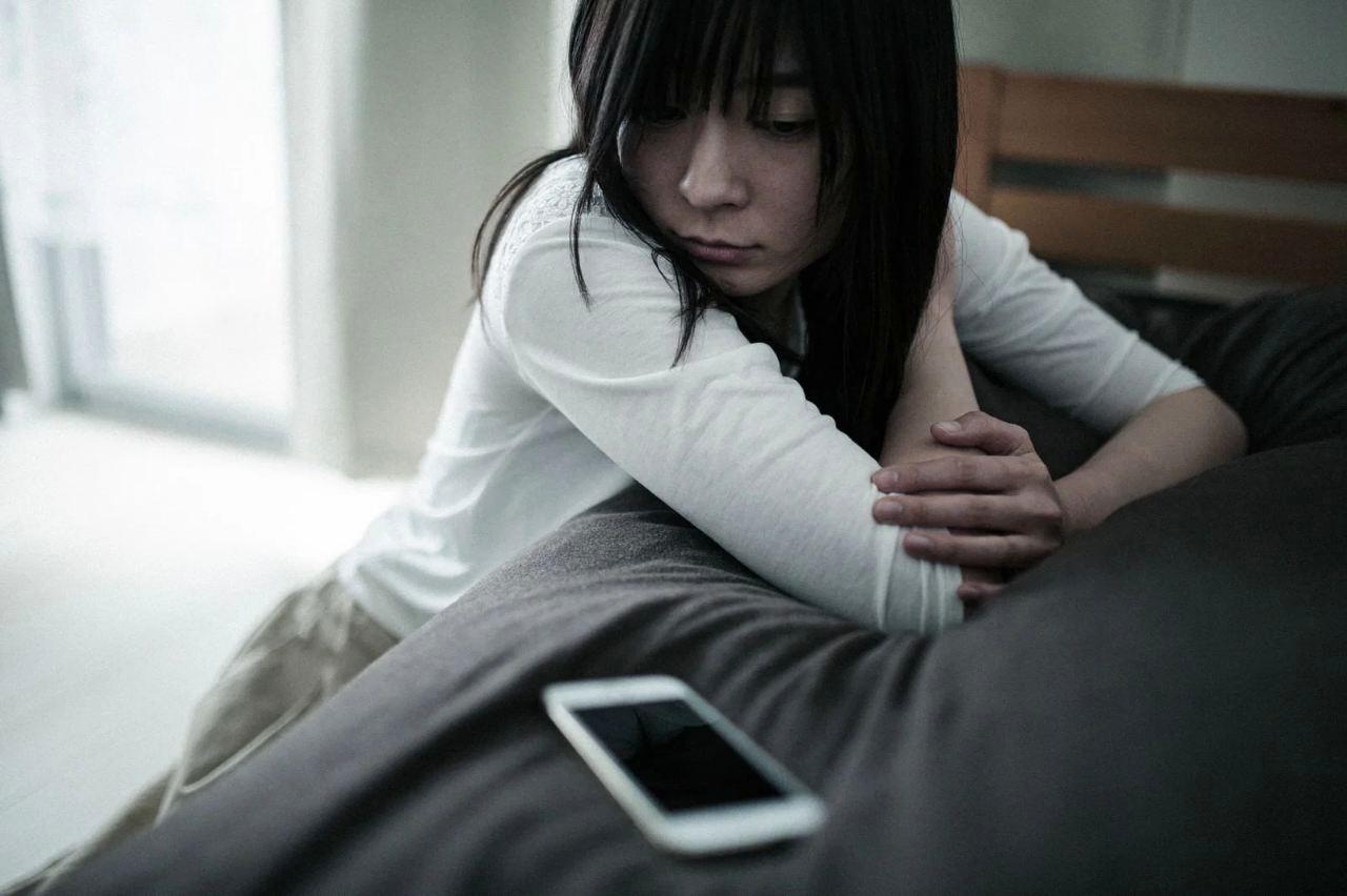女性が男性に不快感を覚える原因を考える恋愛心理のイメージ