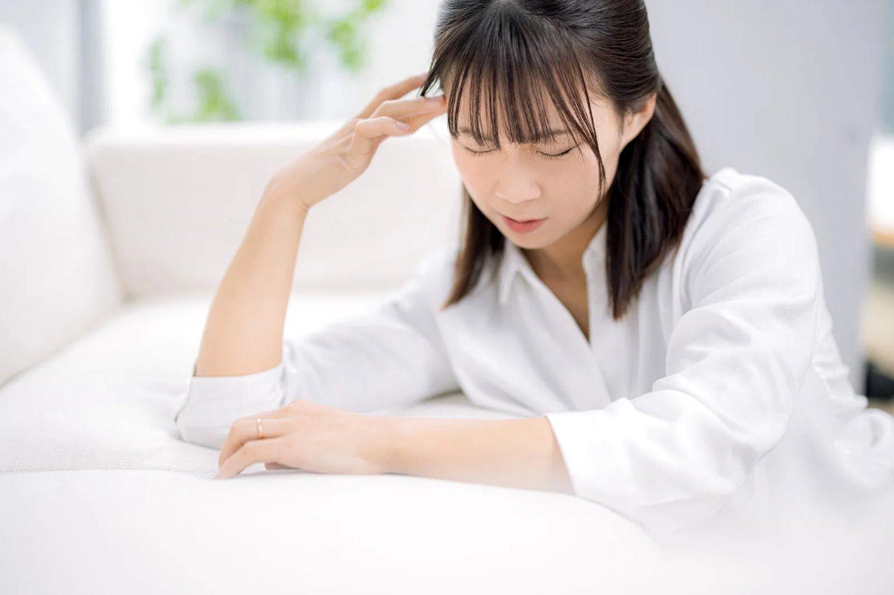 失敗して落ち込む男性のイメージ