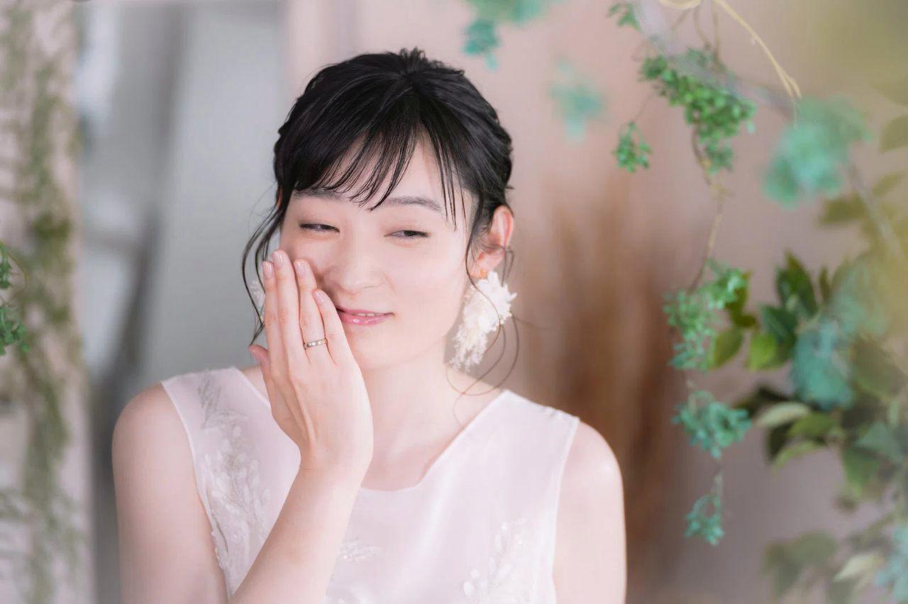 清潔感のあるもみあげでスマートに決まった男性の全身写真