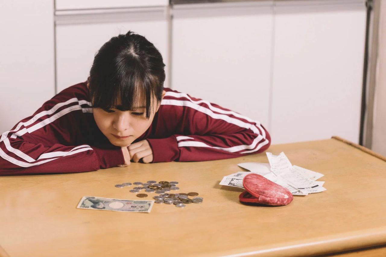 恋愛で損をする行動を見直そうとする非モテ大学生男性