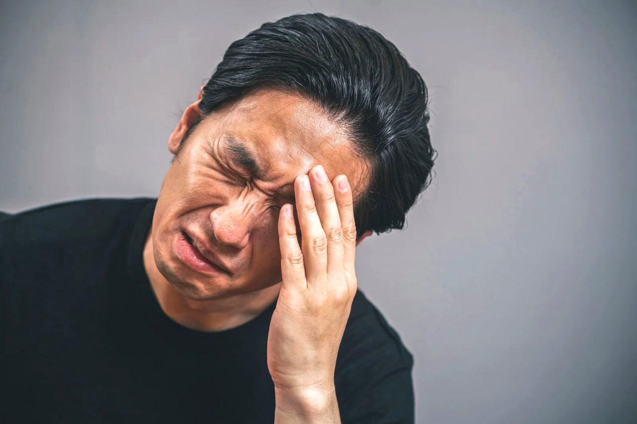 女性の脳内で男性の本音をスキャンする無意識のプロセス図解